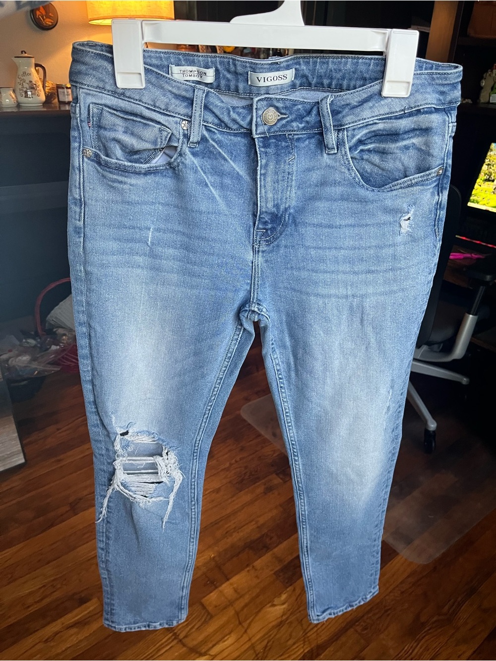 Size 31 Vigoss Women’s Light Wash Distressed Jeans Midrise